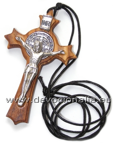 Holzkreuz auf einer Schnur - St. Benedikt - geschnitzt
