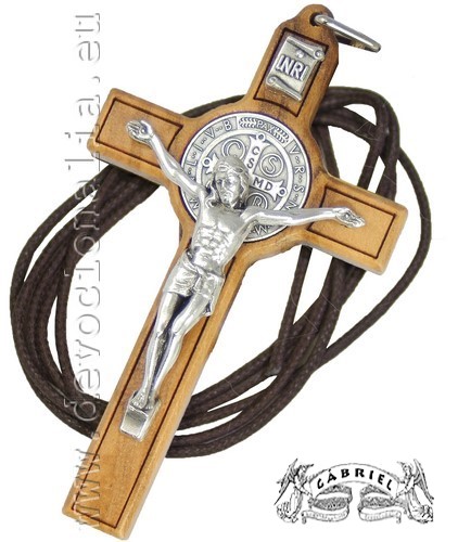 Drevený krížik na šnúrke - sv. Benedikt - 7.5cm