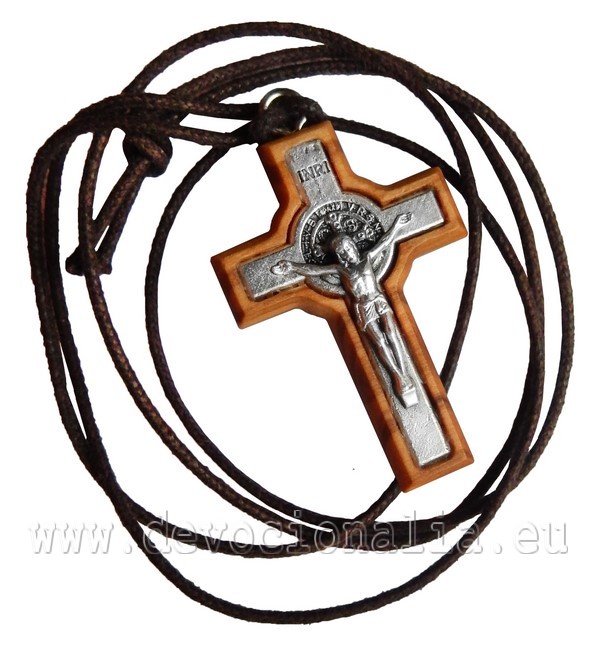 Drevený krížik na šnúrke - sv. Benedikt - 4cm - b